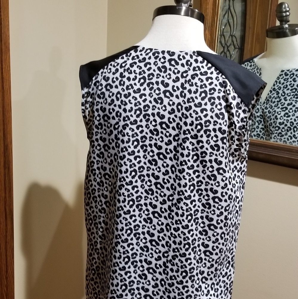 LEOPARD PRINT SLEEVELESS BLOUSE - Picture 2 of 8
